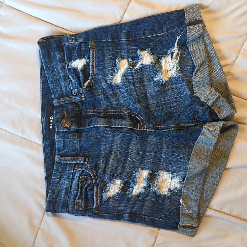 Aeropostale size 0 high rise curvy midi 3 inch jean shorts *like new*